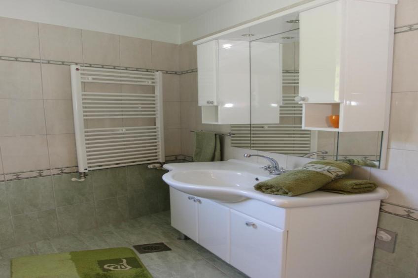 Holiday House Pine Tree - Three Bedroom Holiday Home with Pool - foto 14