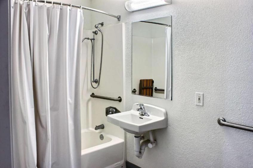 1 Queen Bed  Mobil Access Tub Nsmk Micfridg - foto 4