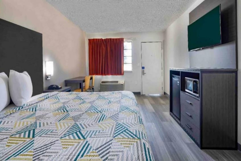1 King Bed  Non-Smoking - foto 8