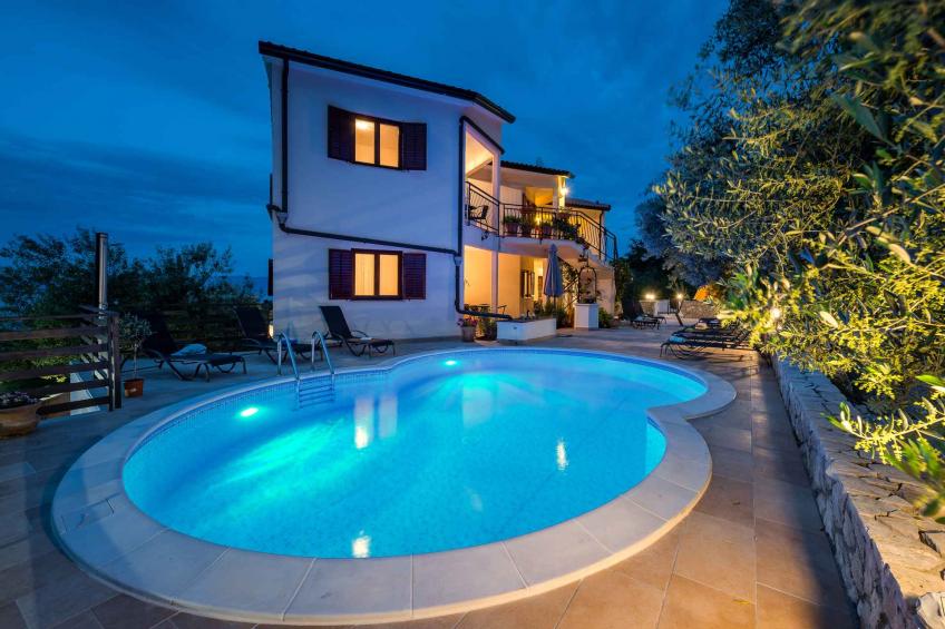 Vakantiewoning Met zeezicht en zwembad - VW-4G4W8