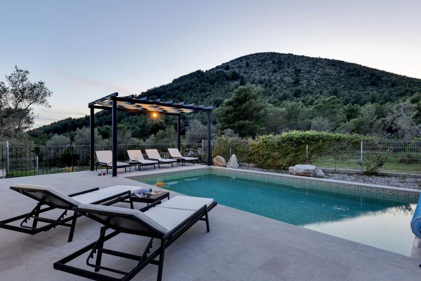 Alleinstehendes Ferienhaus mit Pool und drei Schlafzimmer - foto 16