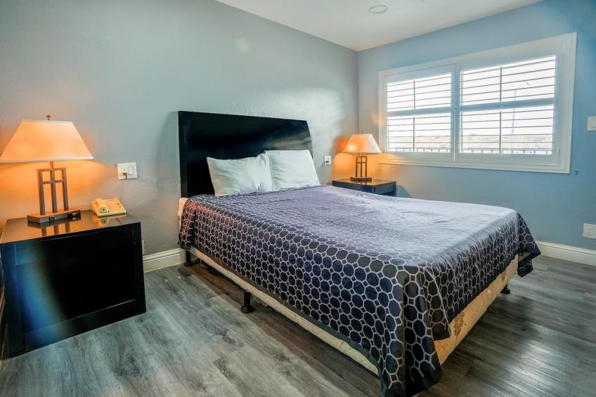 Queen Bed Non-Smoking
