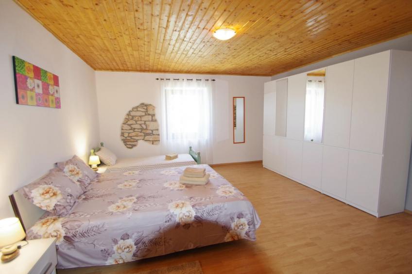 Schönes Haus mit großer grüner Umgebung, Pool - foto 24