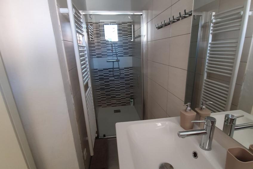 Komen Getaway Holiday Home with Balcony - Four Bedroom Holiday Home with Balcony - foto 11