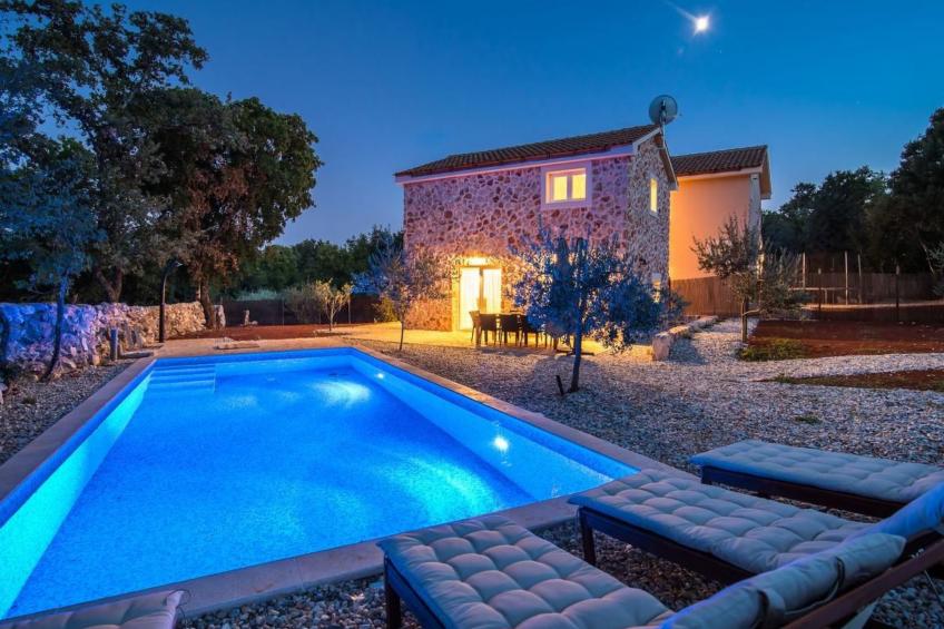 Vila Petite - Steinvilla mit Pool