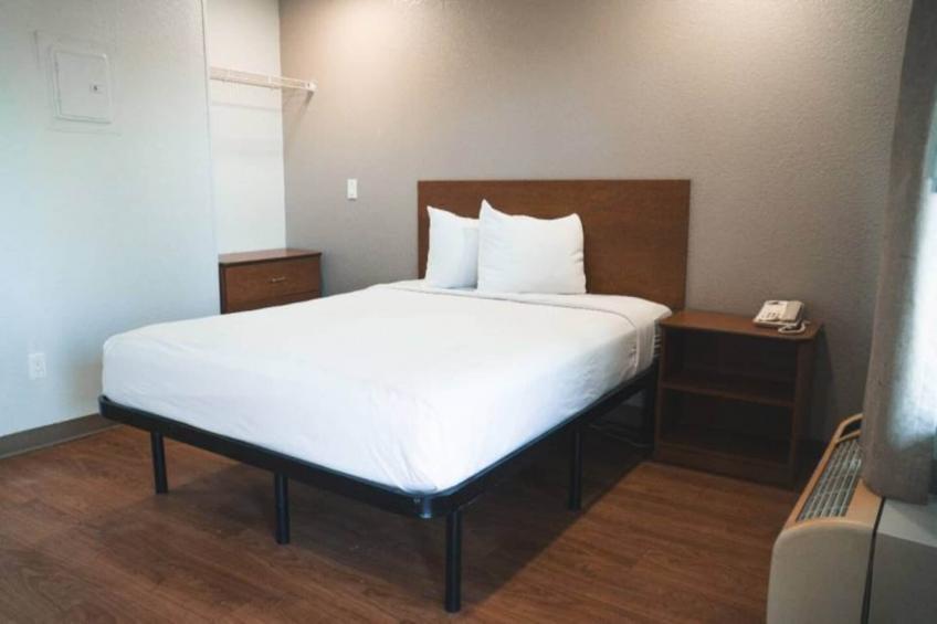 1 Queen Bed  Non-Smoking Kitchen - foto 8