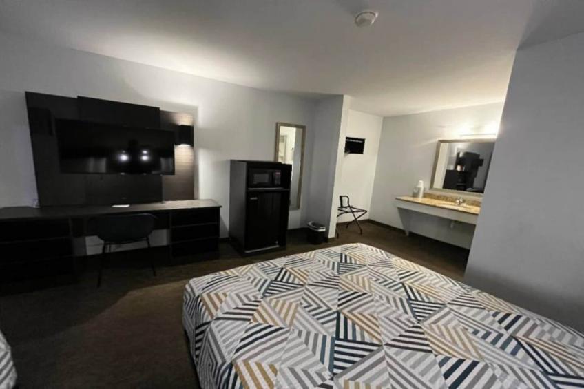 1 King Bed  Non-Smoking Micfridge - foto 17
