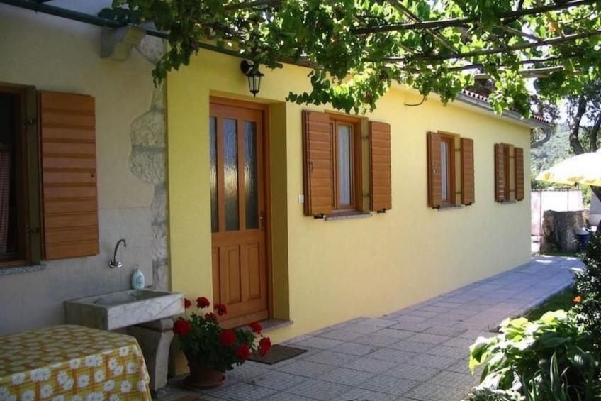 Charmantes Ferienhaus in Bartići mit Terrasse - foto 8