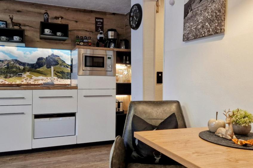 Studio mit Küche, Bad und Süd Balkon und Bergblick