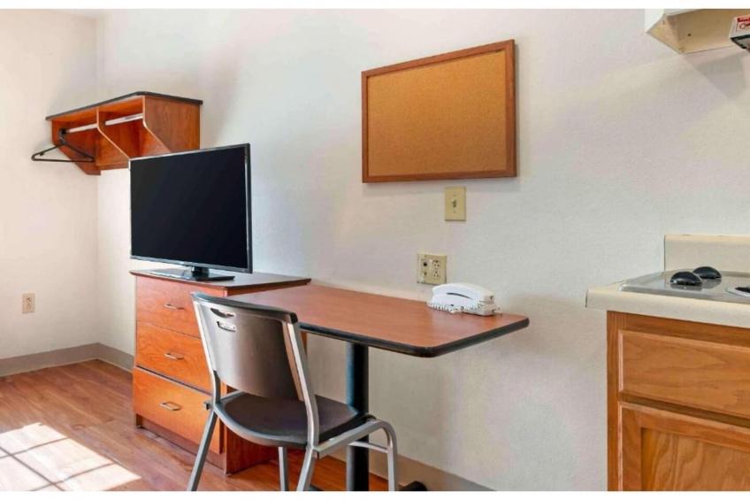1 Full Bed  Non-Smoking Kitchen - foto 12