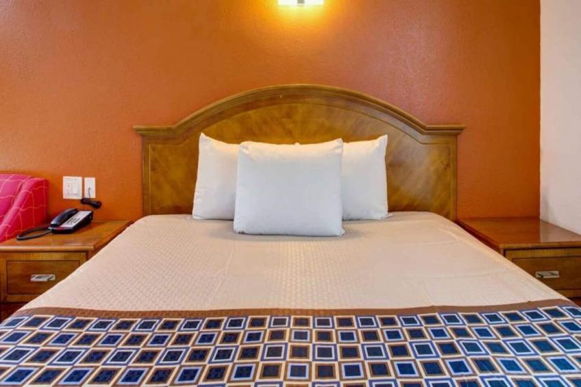 1 King Bed  Mob Acc RI Shwr Nsmk Micfridg - foto 7
