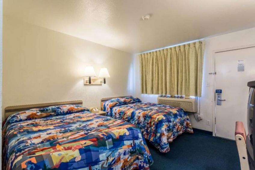 2 Full Beds  Non-Smoking Micfridge
