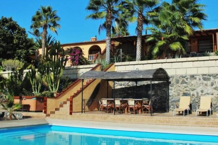 Schöne Finca Sanjuan mit Pool und Meerblick