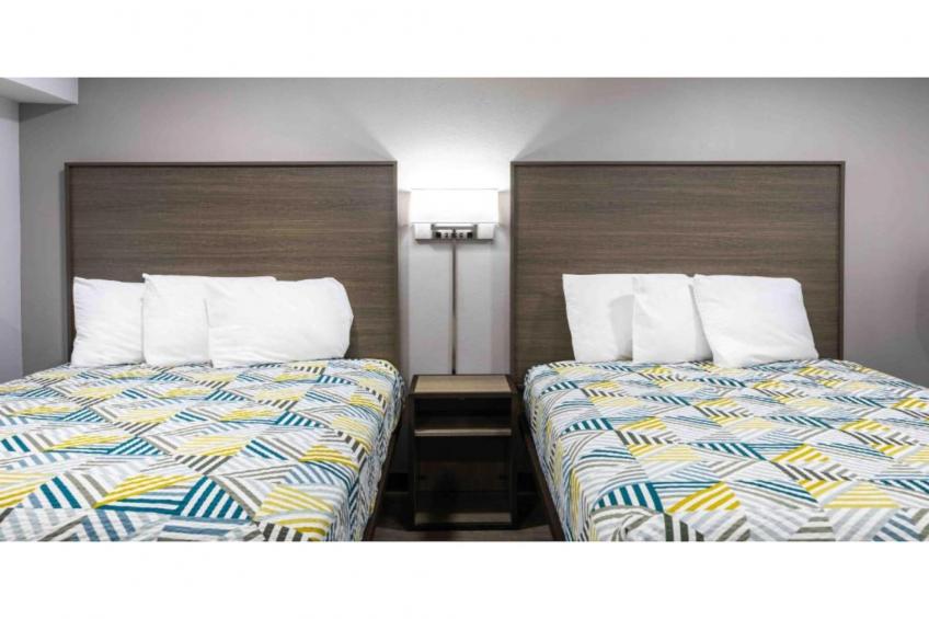 2 Queen Beds  Non-Smoking Micfridge - foto 27