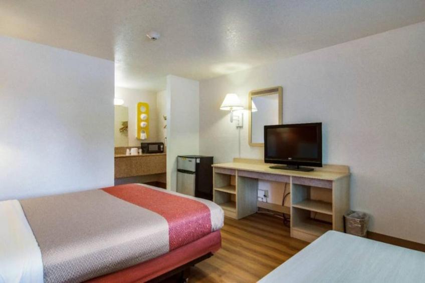 1 Queen Bed  Smoking - foto 4