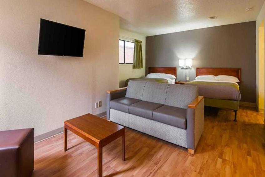 2 Queen Beds  Suite Smoking - foto 10