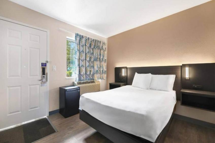 1 Queen Bed  Non-Smoking - foto 5