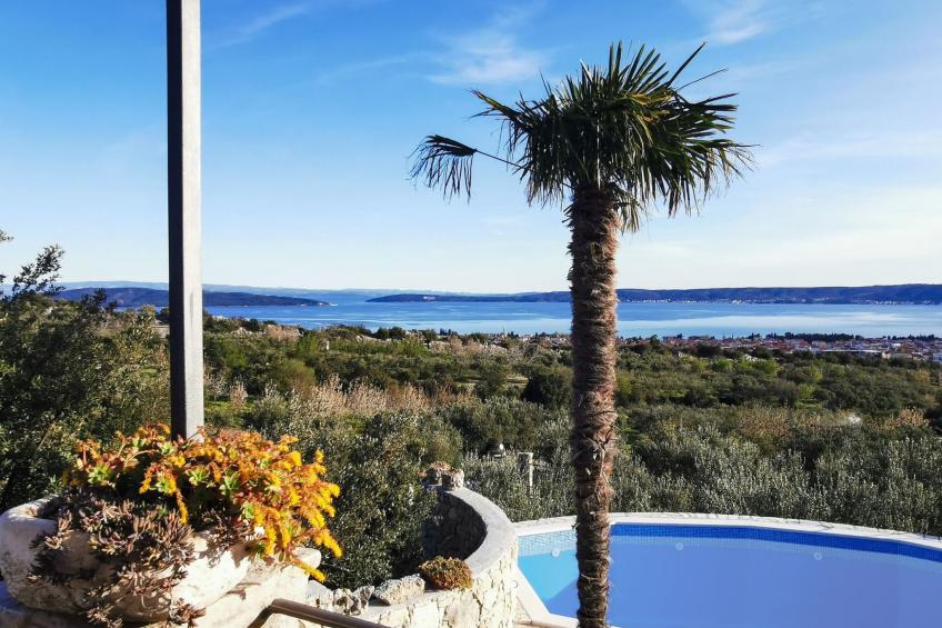 in Kaštel Lukšić mit großer Terrasse und Bergblick - foto 20