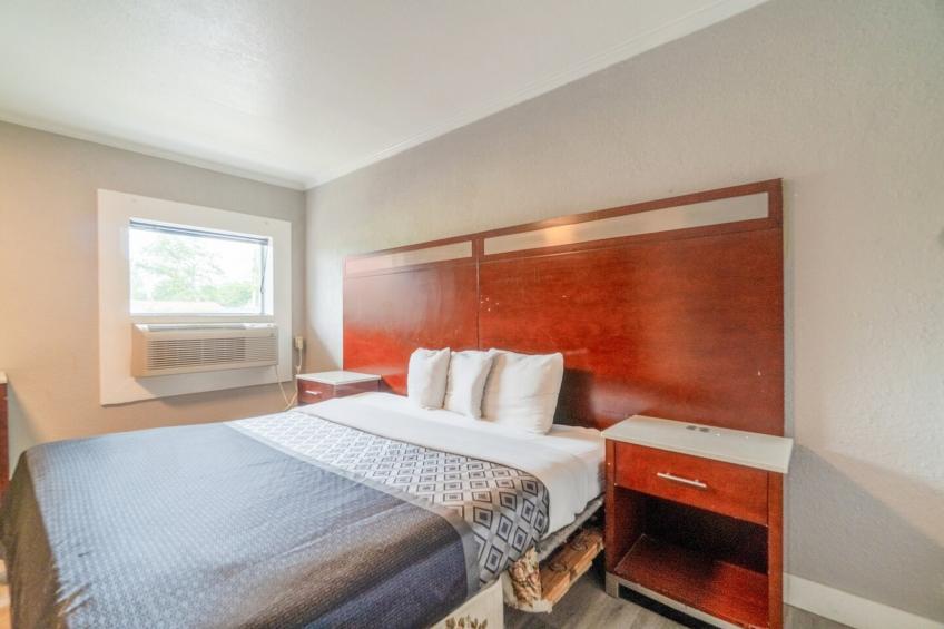 King Bed Non-Smoking