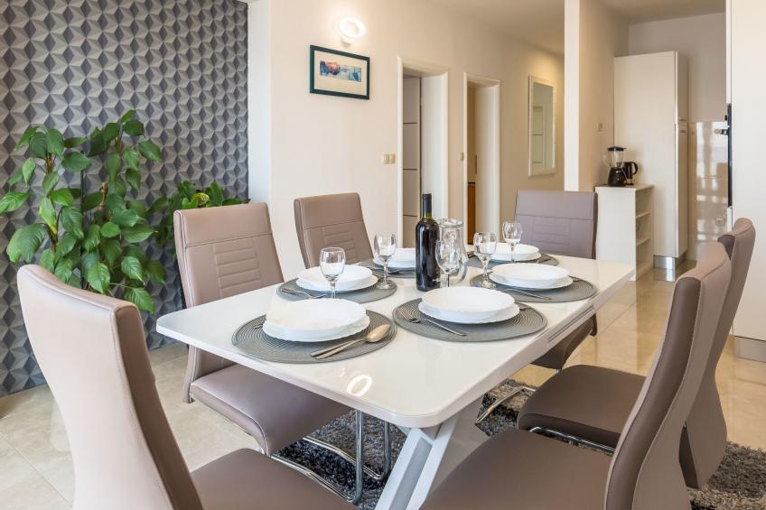 Große Wohnung in Omiš mit Möbliertem Balkon - foto 16