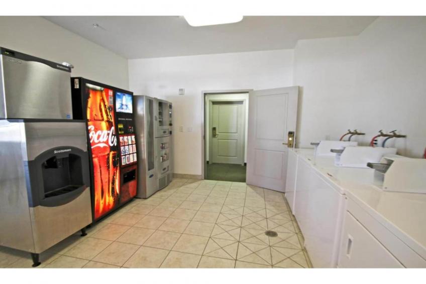 2 Full Beds  Non-Smoking Kitchen - foto 21