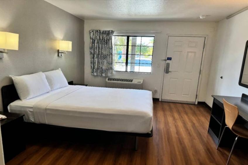 1 QUEEN BED - foto 17