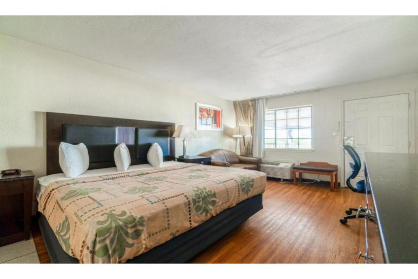 King Bed Smoking with Kitchenette - foto 20
