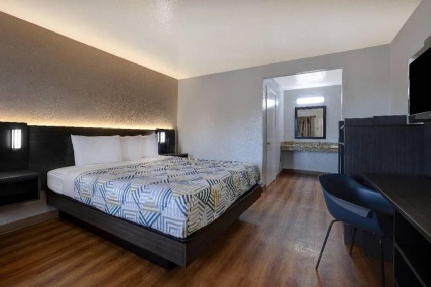 1 Queen Bed  Smoking - foto 6