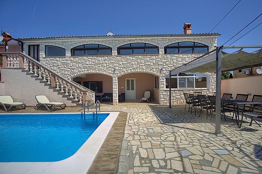 Villa mit Garten, Grill und Terrasse - foto 2