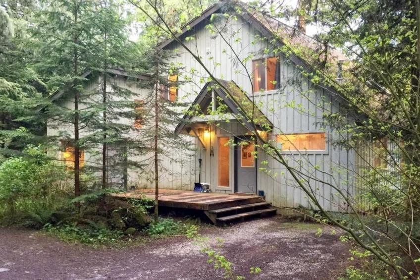 Hütte am Fluss mit Sauna, Whirlpool, Haustiere OK