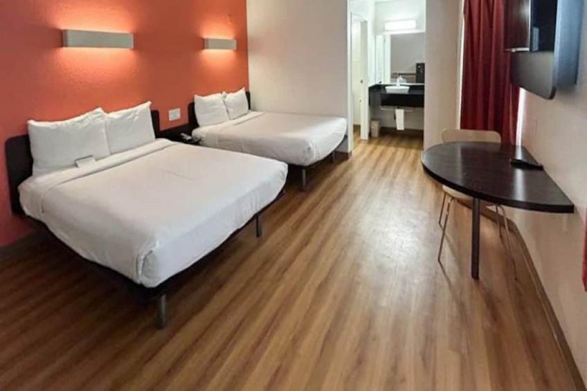 2 Full Beds  Suite Smoking Micfridge - foto 20