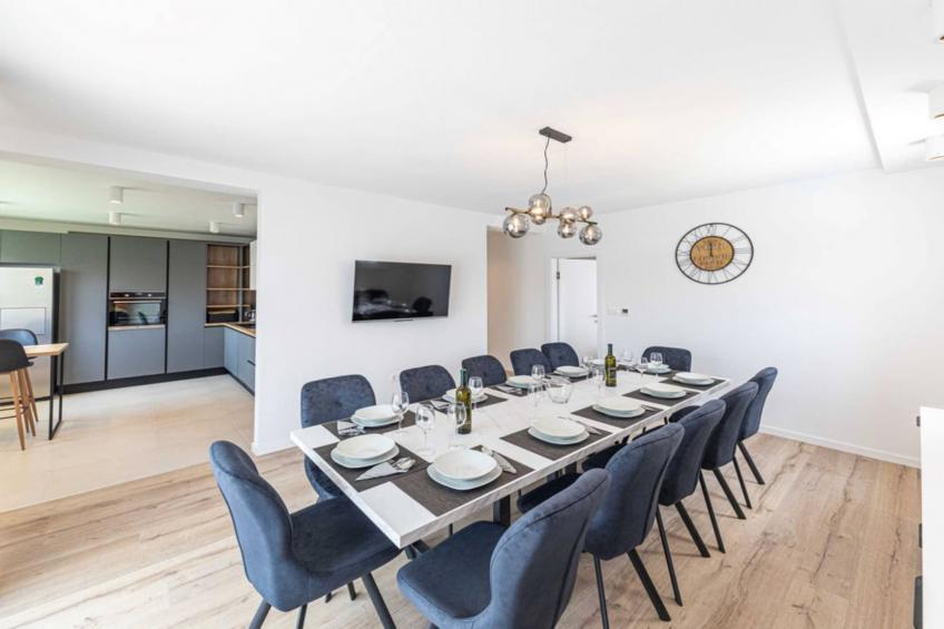 Expansive Retreat with Private Pool & BBQ, Near the Beach - Six Bedroom Villa - foto 9