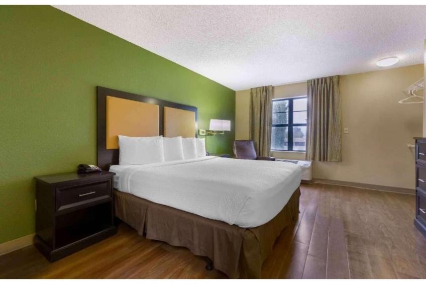 1 King Bed  Non-Smoking Kitchen Shower - foto 30