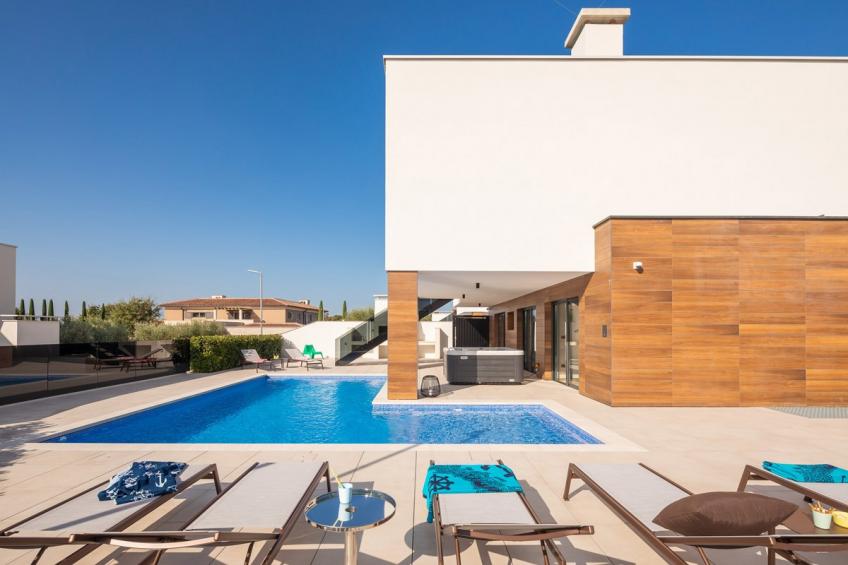 Villa mit Swimmingpool, Whirlpool und Sauna - BF-96KHV - foto 13