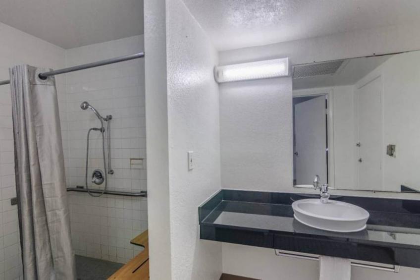 2 FULL BEDS  MOBILITY ACCESS RI SHWR NSMK - foto 7