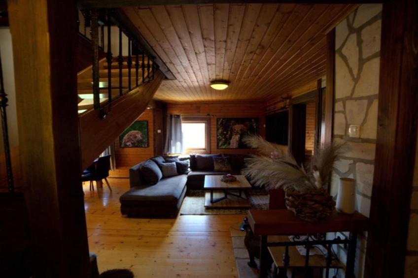 Brezova Poljana Lodge with Sauna and Hot-Tub - Five Bedroom Holiday Home - foto 2