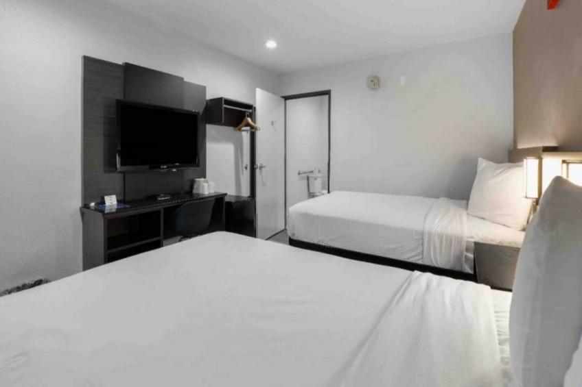 2 Queen Beds  Mini Fridge - foto 15