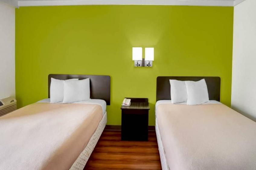 2 Queen Beds  Smoking Micfridge - foto 10
