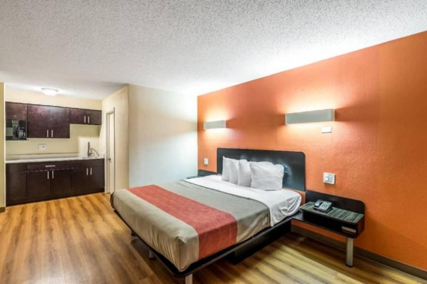 1 King Bed  Non-Smoking - foto 10