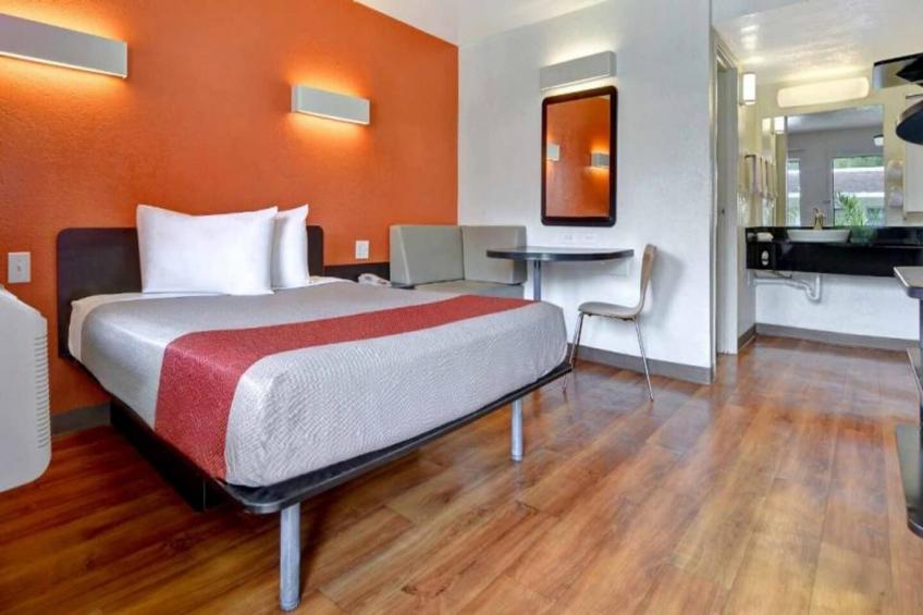 1 Queen Bed  Smoking - foto 7