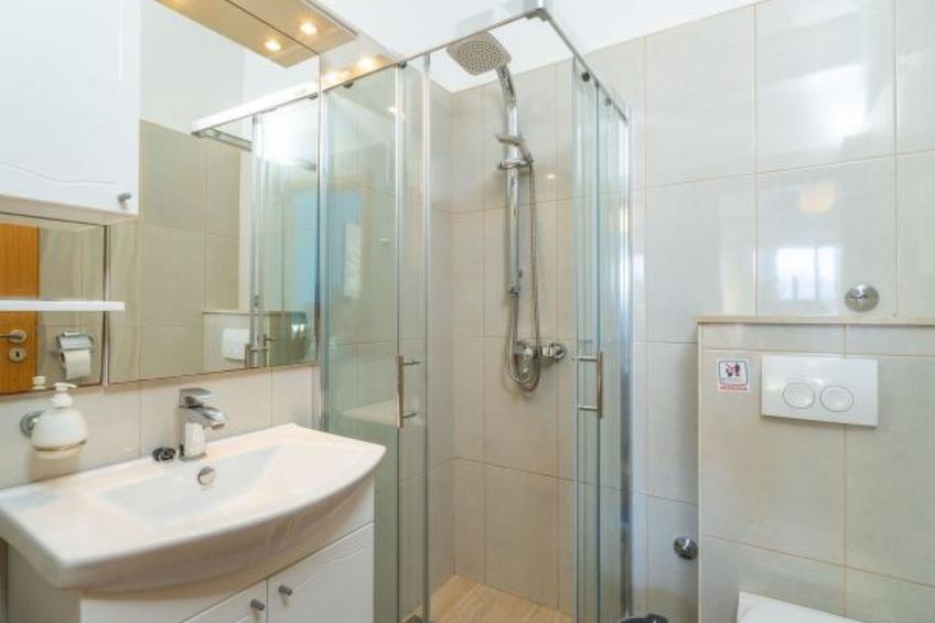 Beachfront Apartment house Hon with pool - foto 53