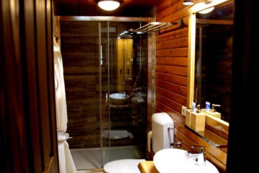 Brezova Poljana Lodge with Sauna and Hot-Tub - Five Bedroom Holiday Home - foto 13