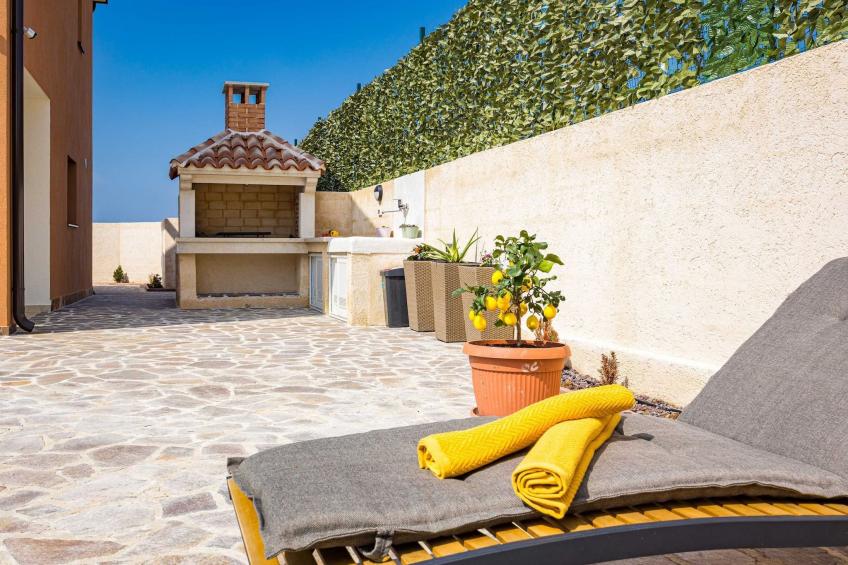 Villa Nur Amela with Pool, Jacuzzi, Darts - foto 37