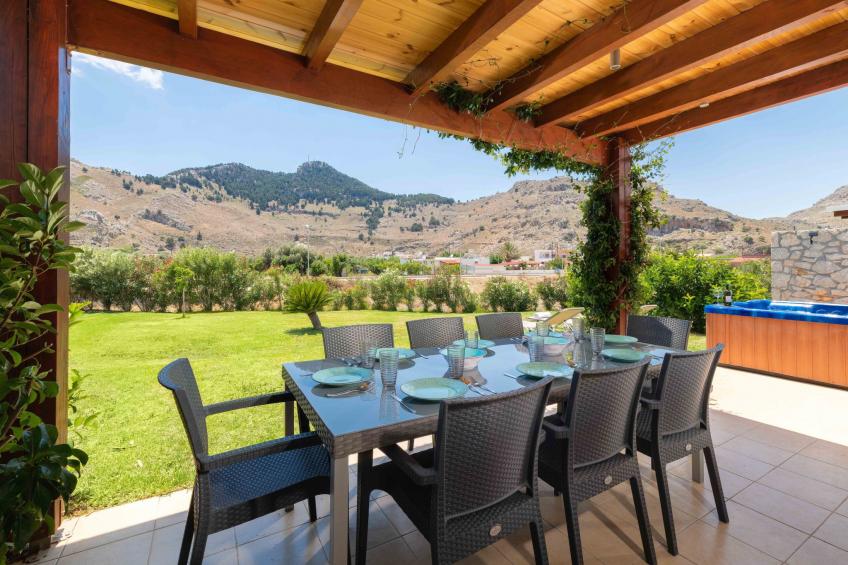 Schönes Haus in Kolympia mit privatem Parkplatz