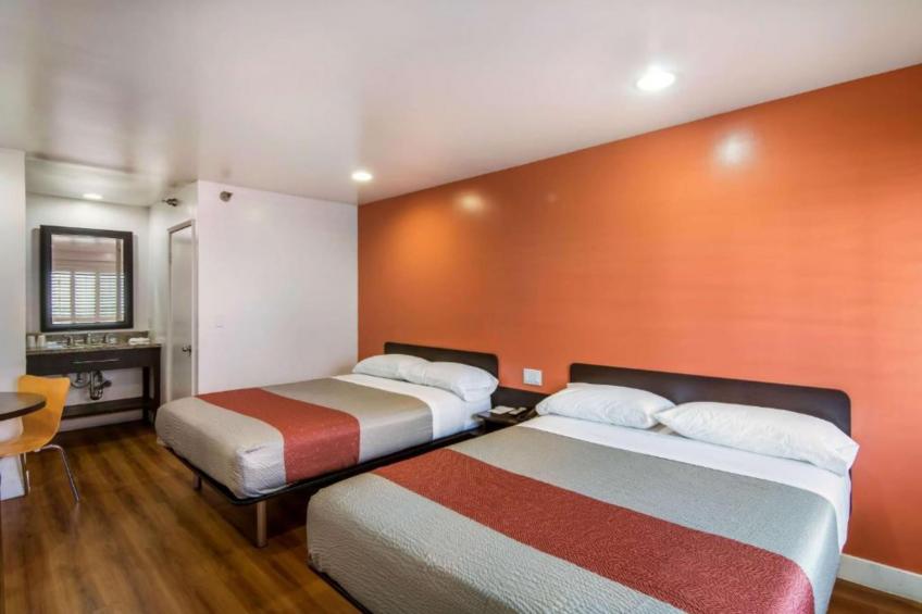 2 Queen Beds  Non-Smoking Micfridge - foto 5