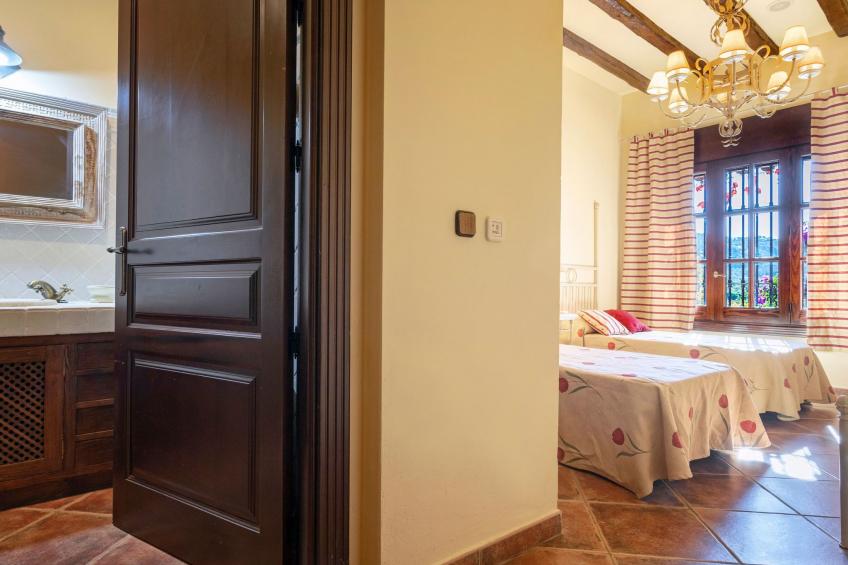 Beheiztes Hallenbad und Freibad - foto 29