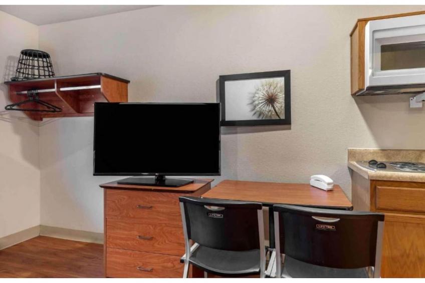 1 Full Bed | Non-Smoking, Kitchen - foto 6