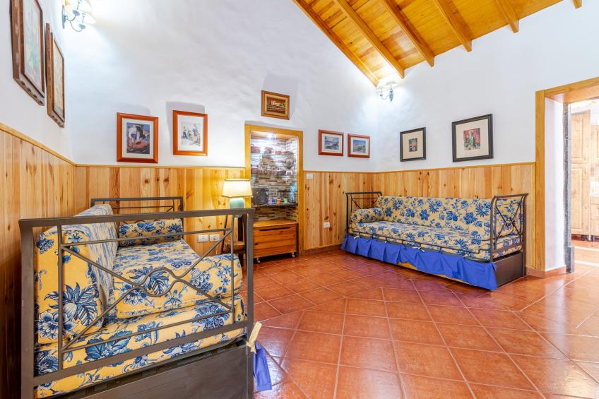 Mari House With Jacuzzi and BBQ by CanariasGetaway