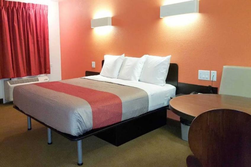 1 King Bed  Mobility Accessible Tub Nsmk - foto 7