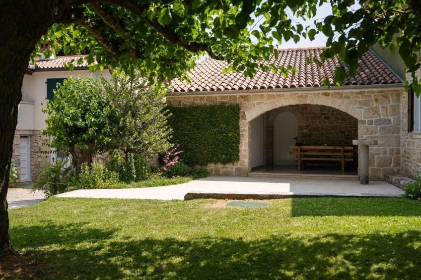 Gemütliches Ferienhaus in Ružići mit Offenem Kamin - foto 10